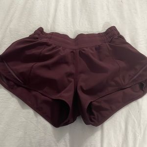 Burgundy Lululemon hotty hot short 2.5”